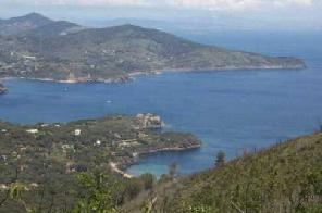 Xtrallusion photo library of independent, self-guided walking and sightseeing holidays in Italy. Pictures, images, photos and photographs taken along the way of this 1-day walking itinerary, to give you a visual impression of the day's walk.